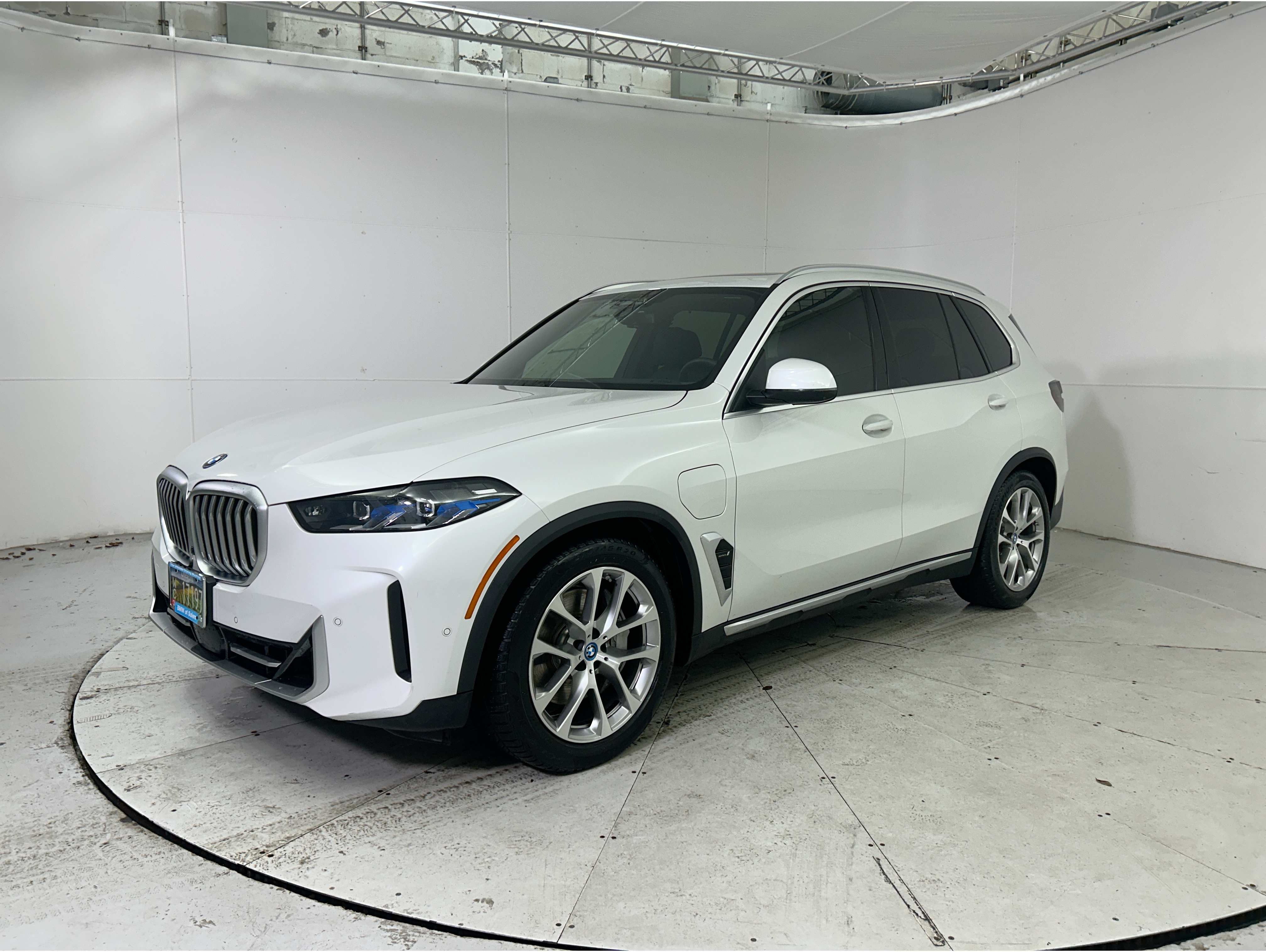 2024 BMW X5 50e's photo