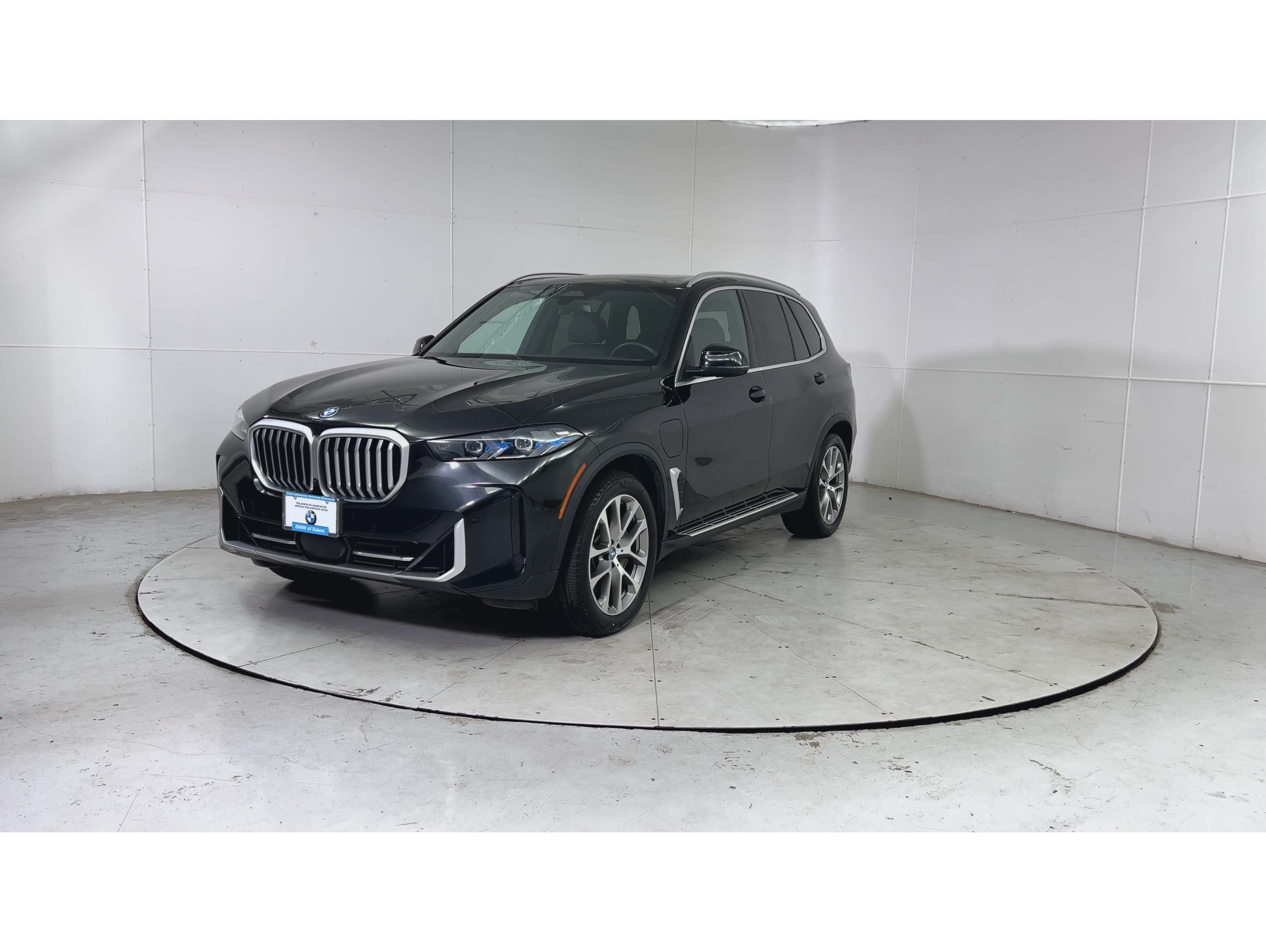 2025 BMW X5 50e's photo