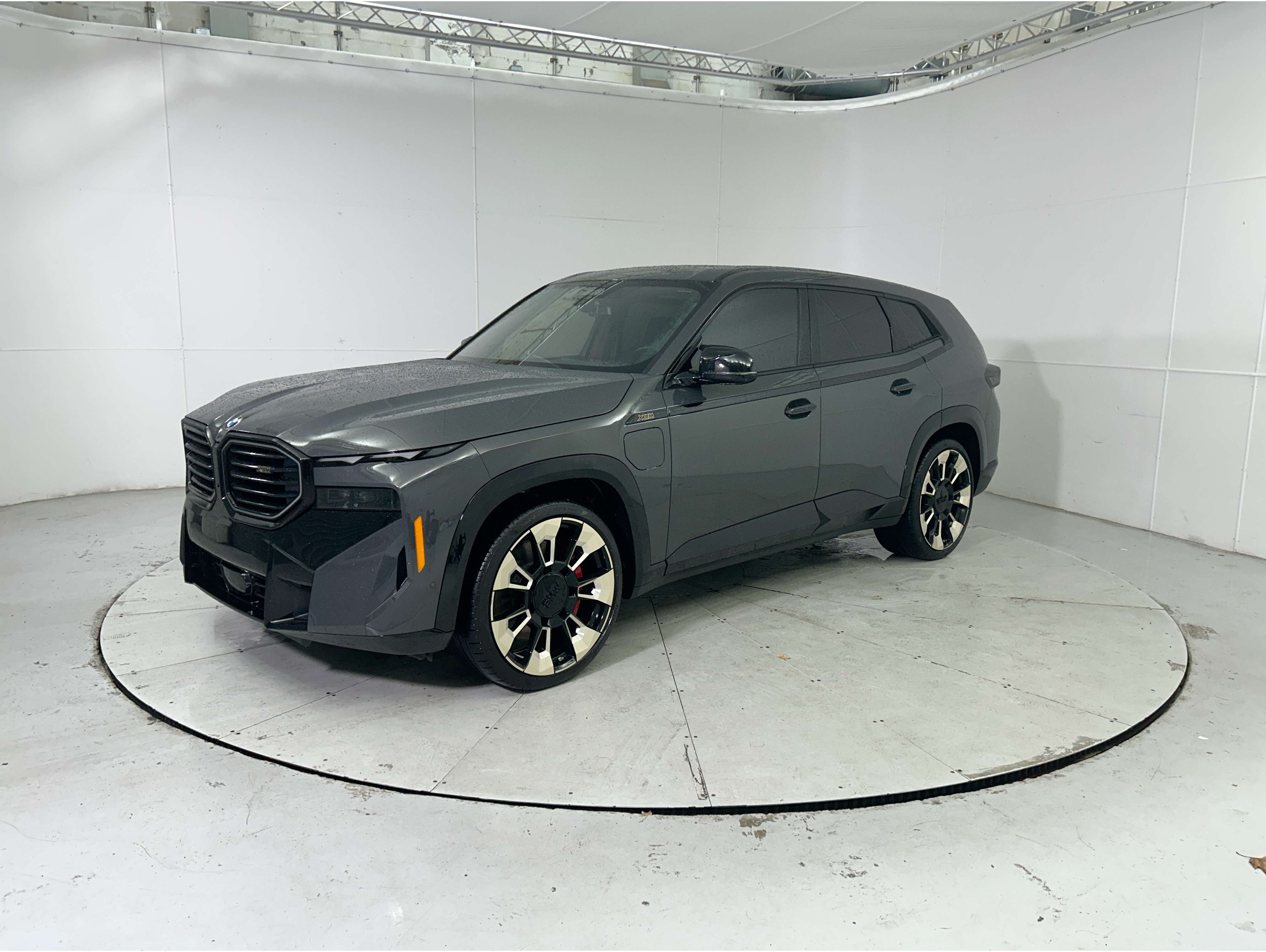 2023 BMW XM Base's photo