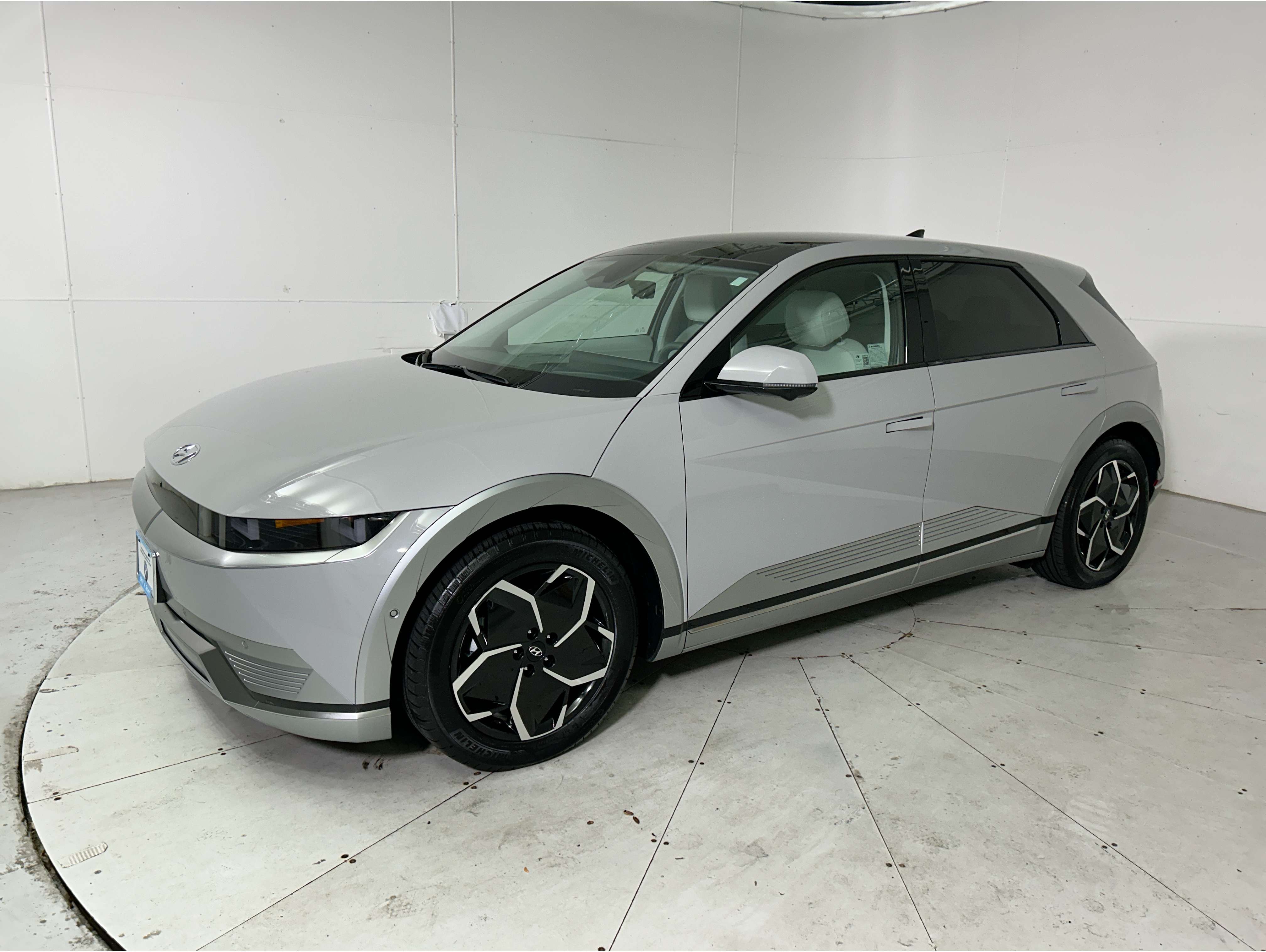 2024 Hyundai IONIQ 5 Limited's photo