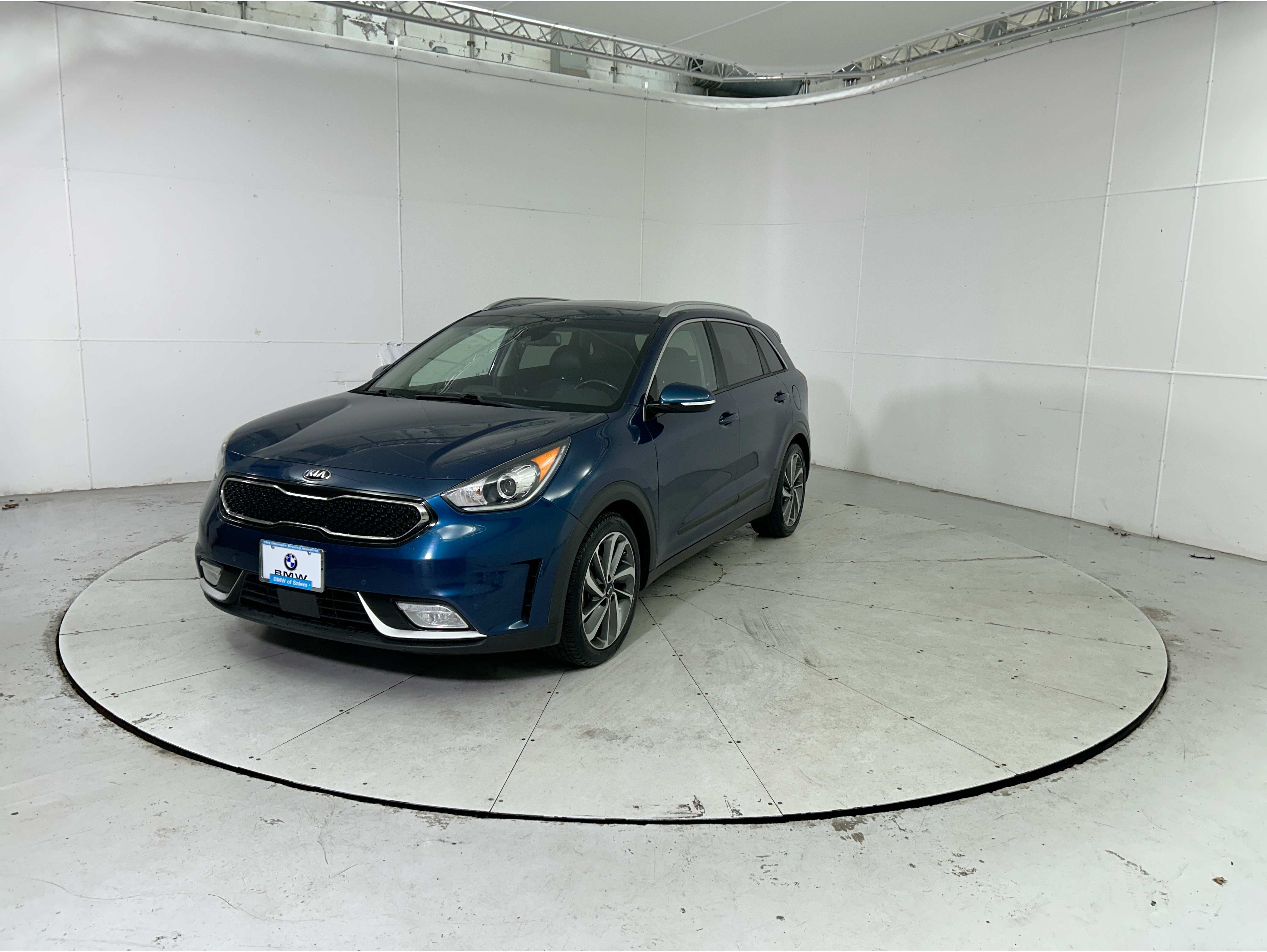 2017 Kia Niro Touring's photo