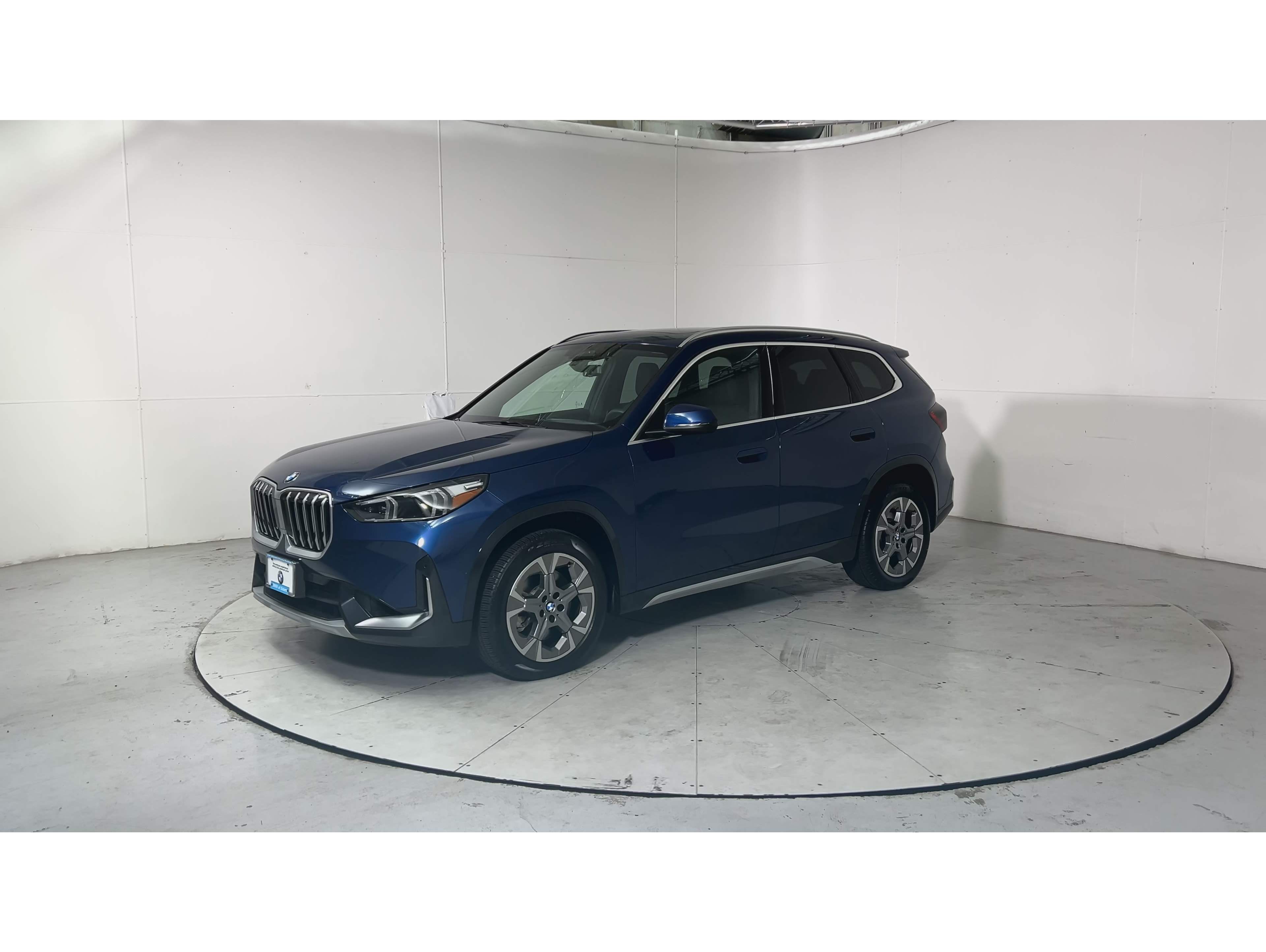 2025 BMW X1 28i's photo