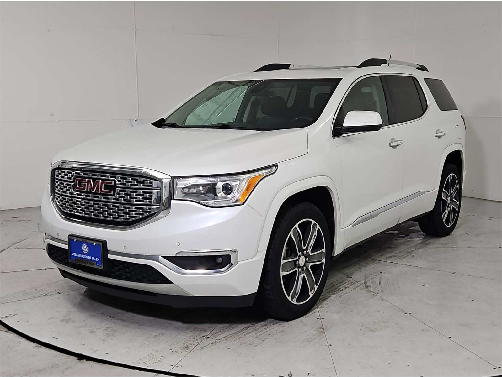 2017 GMC Acadia Denali's photo