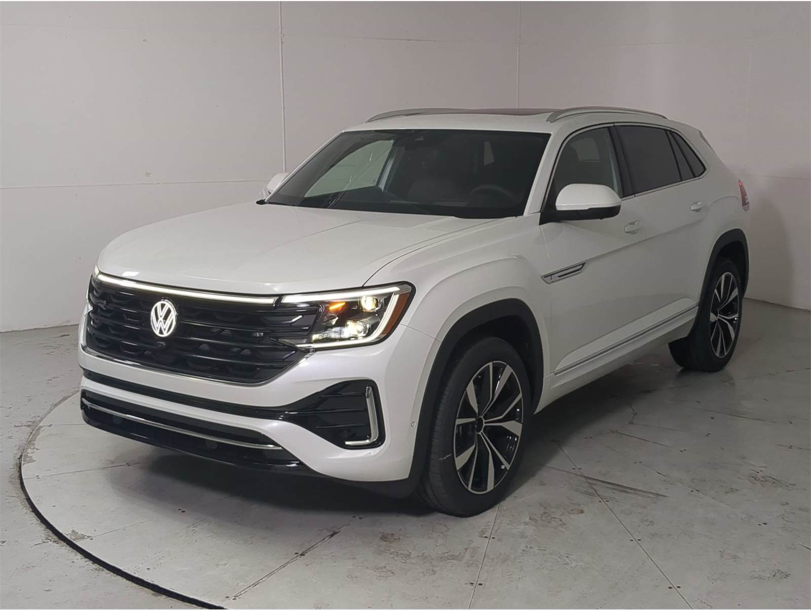 2026 Volkswagen Atlas Cross Sport SEL Premium R-LINE's photo