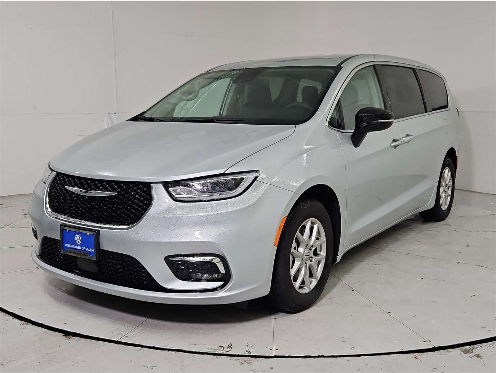 2024 Chrysler Pacifica Touring L's photo