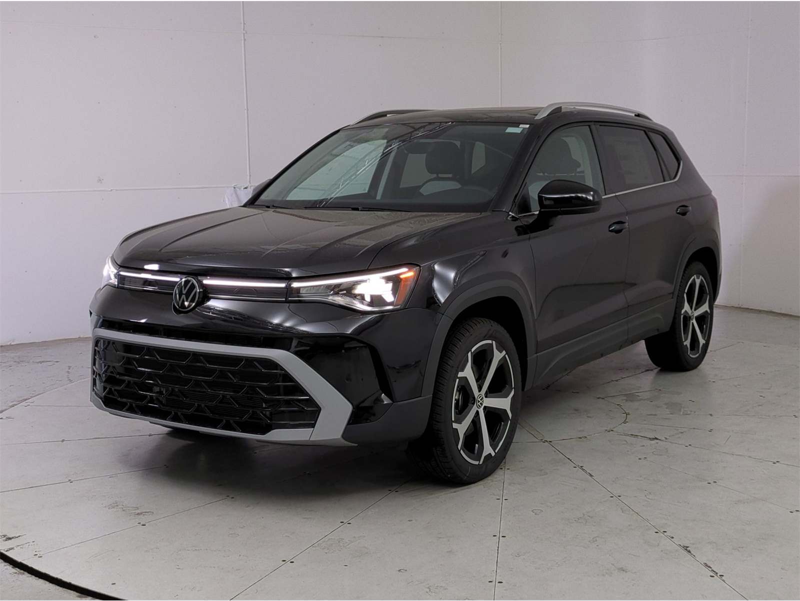 2025 Volkswagen Taos SEL's photo