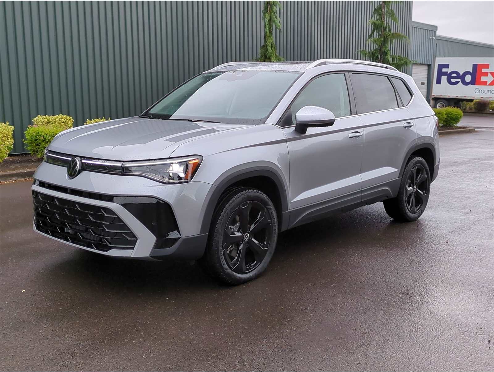 2025 Volkswagen Taos SEL's photo