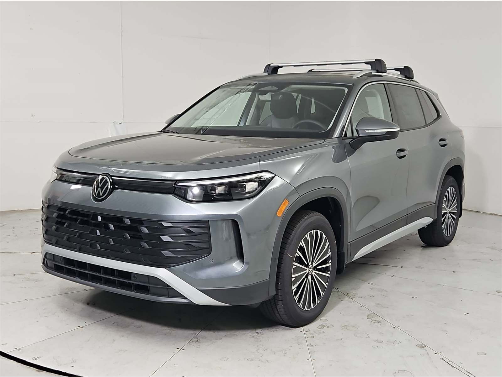 2025 Volkswagen Tiguan S's photo