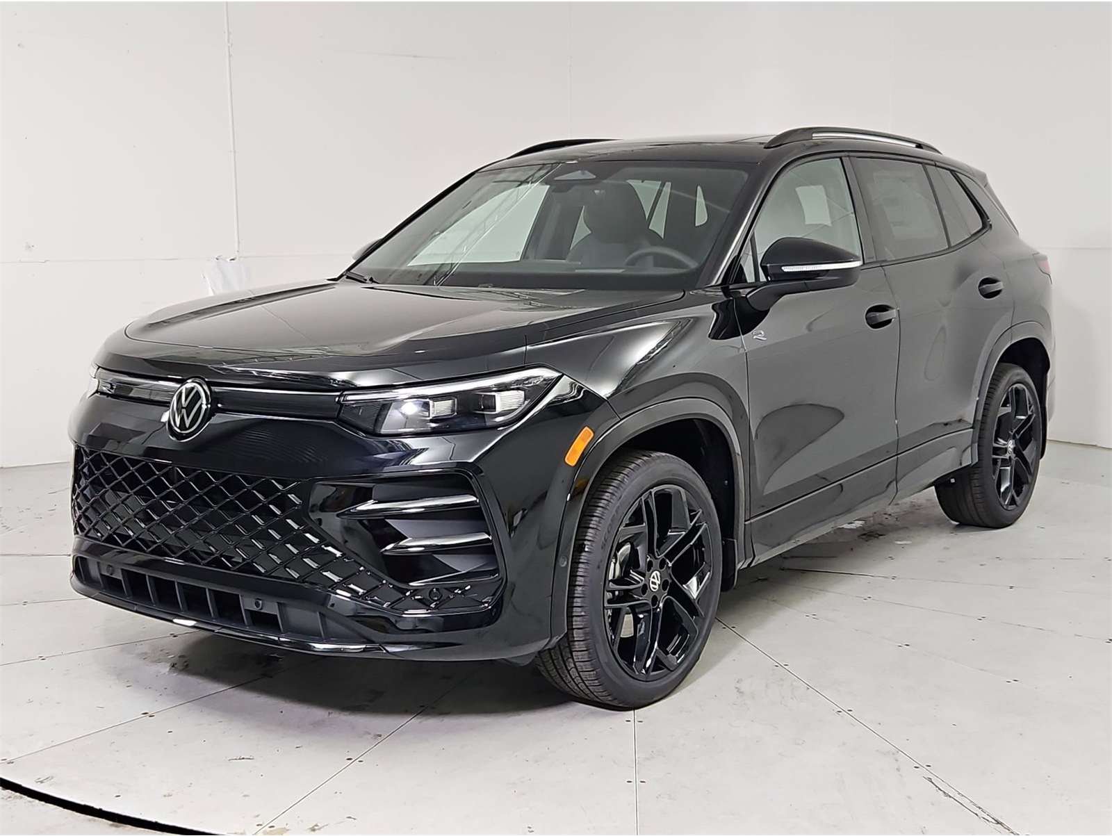 2026 Volkswagen Tiguan SE R-LINE BLACK's photo