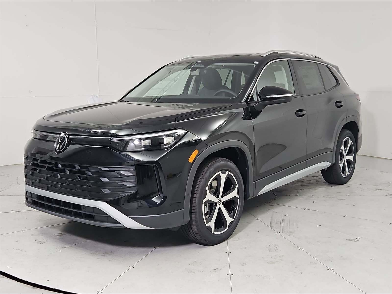 2025 Volkswagen Tiguan SE's photo