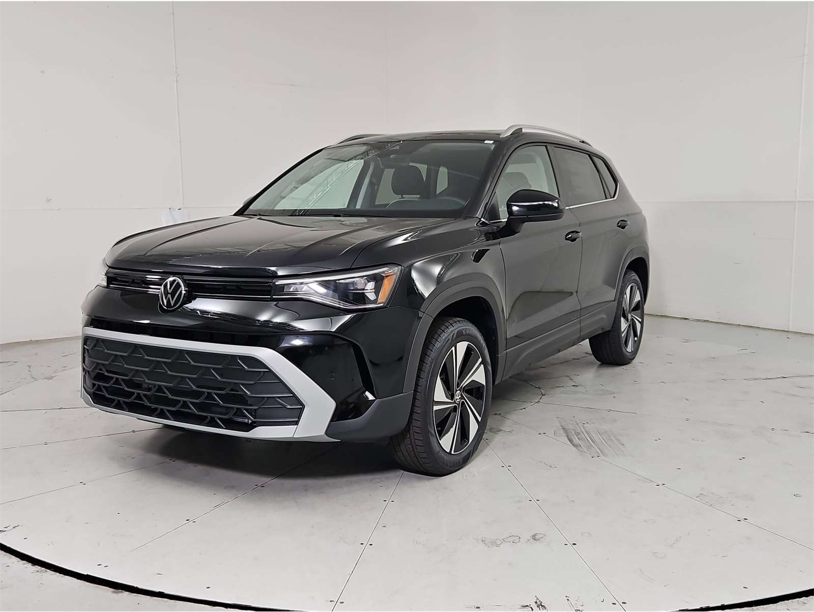 2025 Volkswagen Taos SE's photo