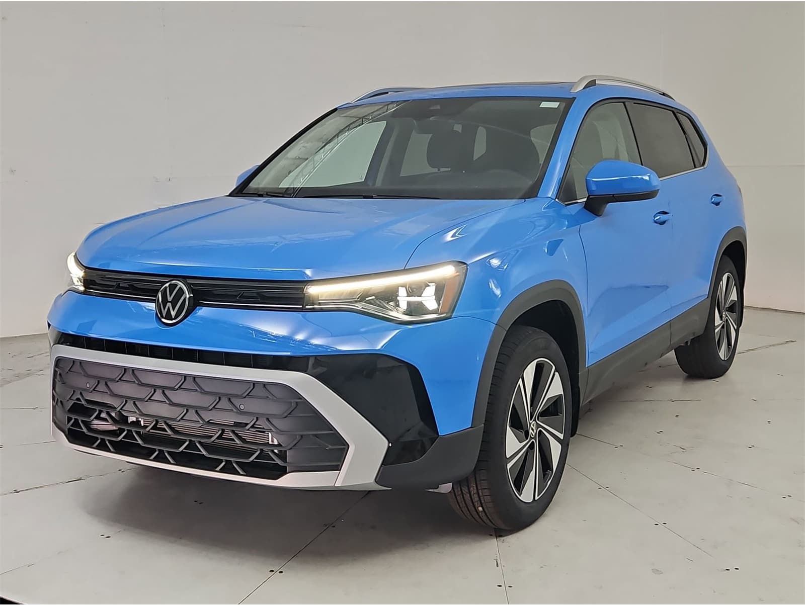 2025 Volkswagen Taos SE's photo