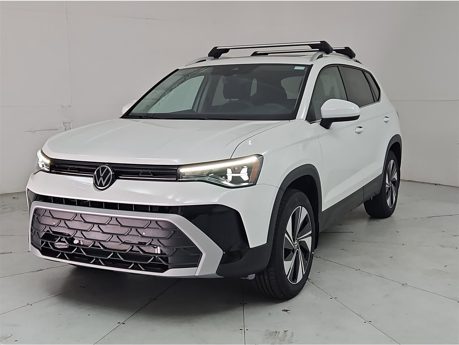2025 Volkswagen Taos SE's photo