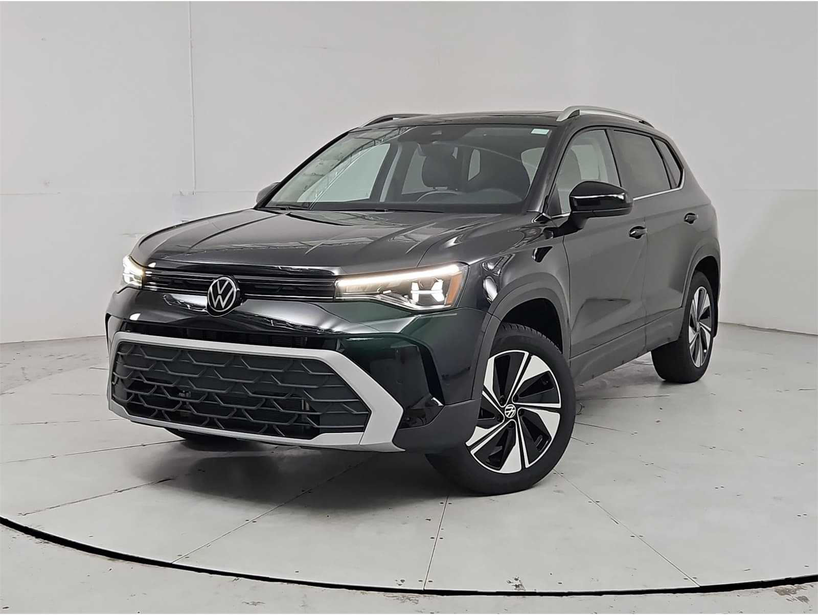 2025 Volkswagen Taos SE's photo