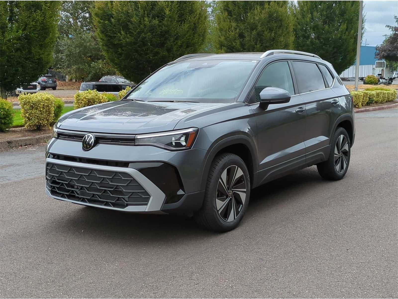 2025 Volkswagen Taos SE's photo