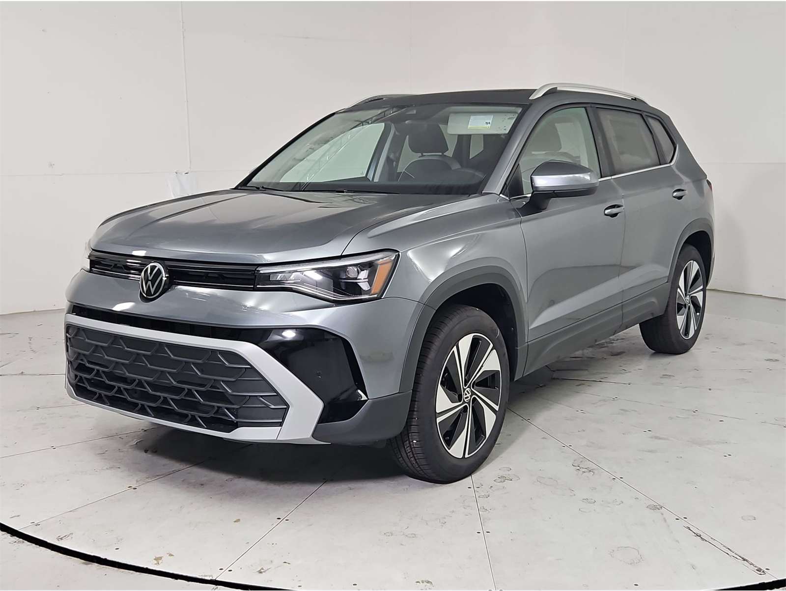 2025 Volkswagen Taos SE's photo