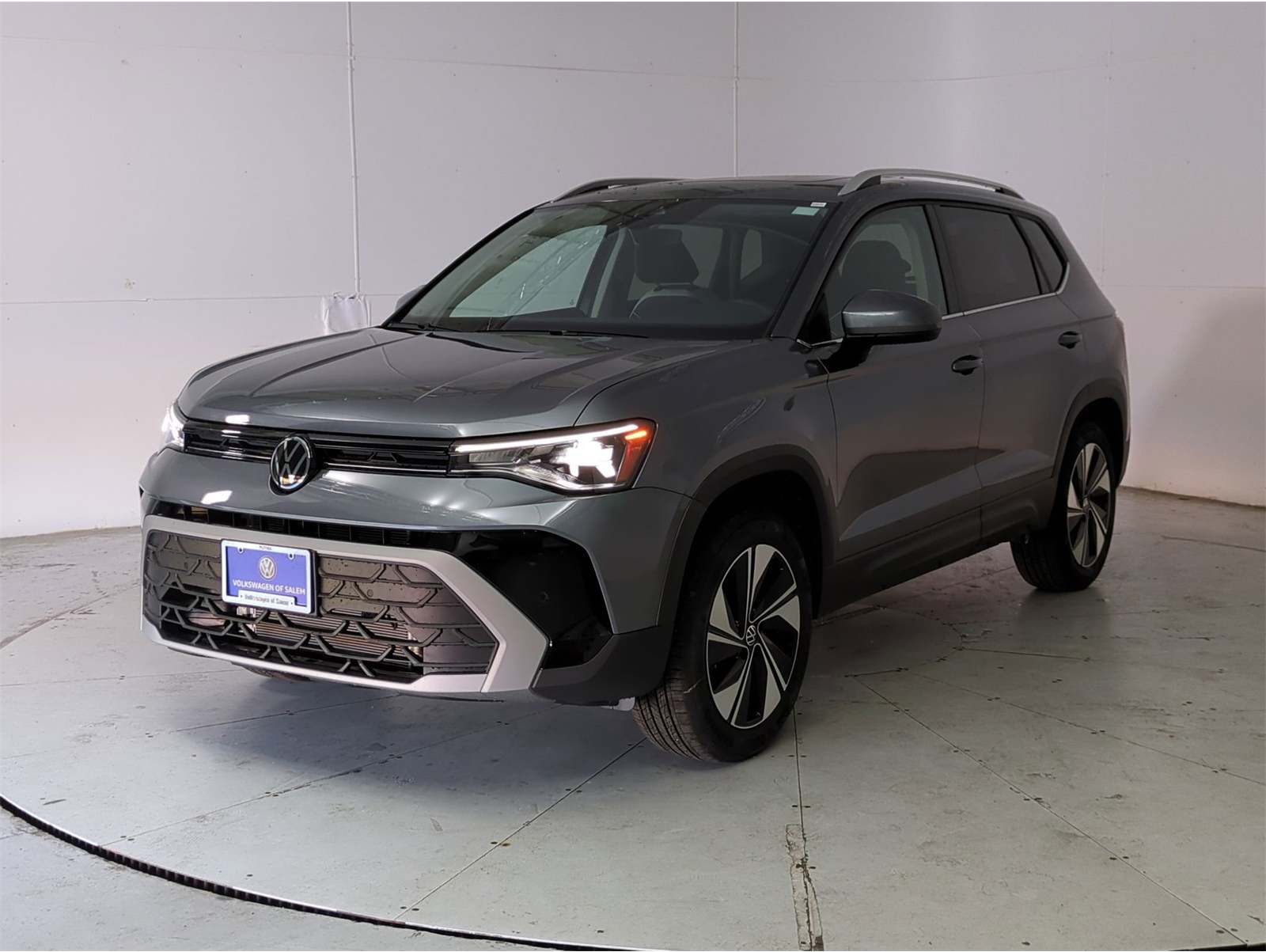 2025 Volkswagen Taos SE's photo