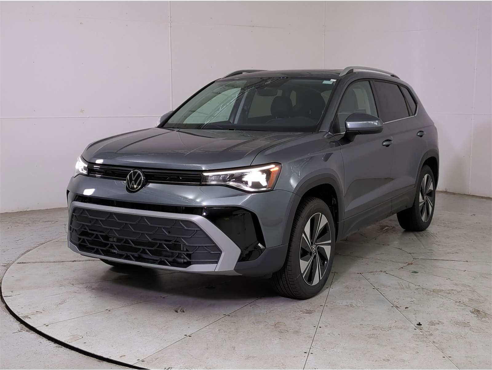 2025 Volkswagen Taos SE's photo