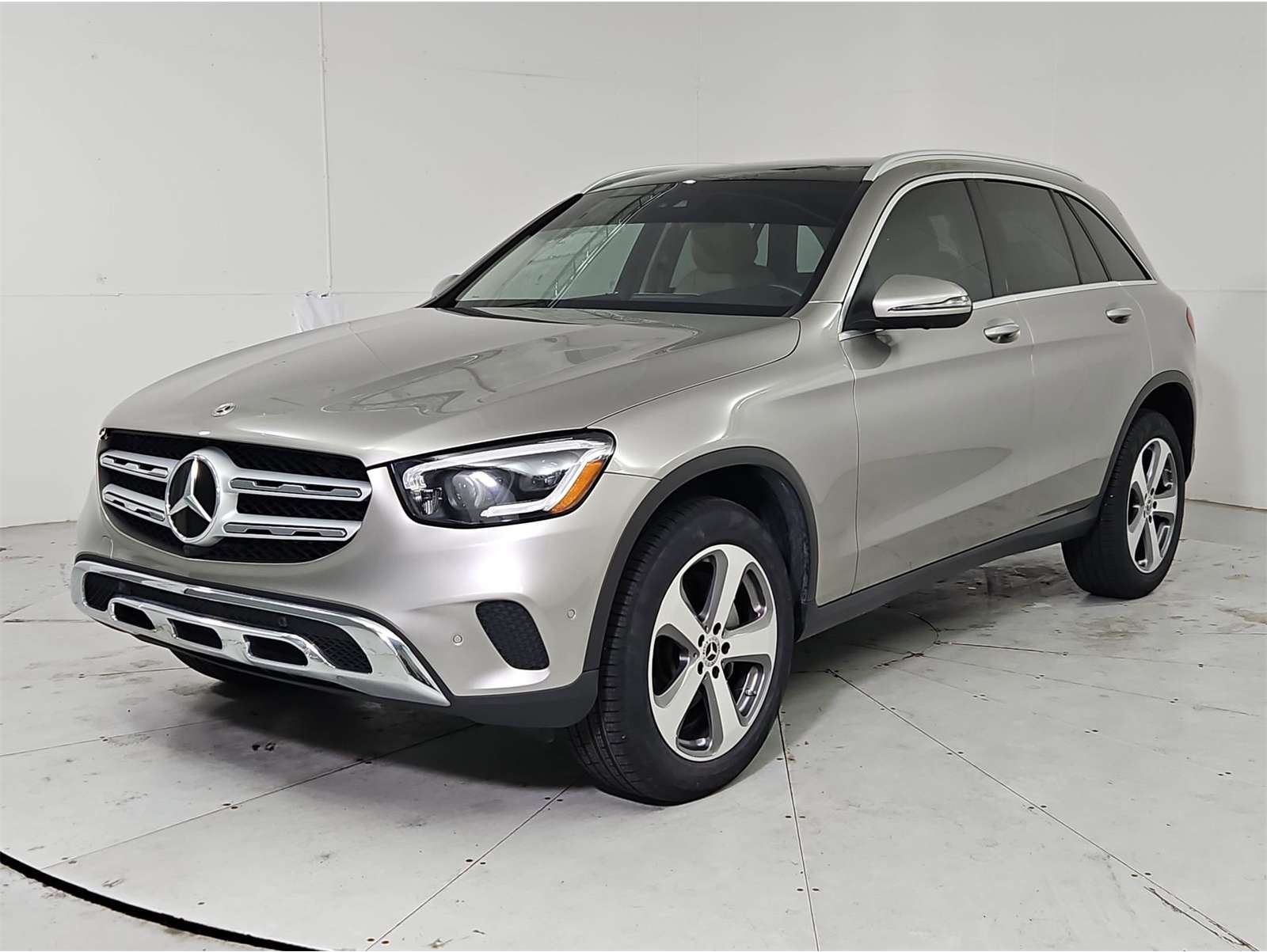 2022 Mercedes-Benz GLC GLC300's photo