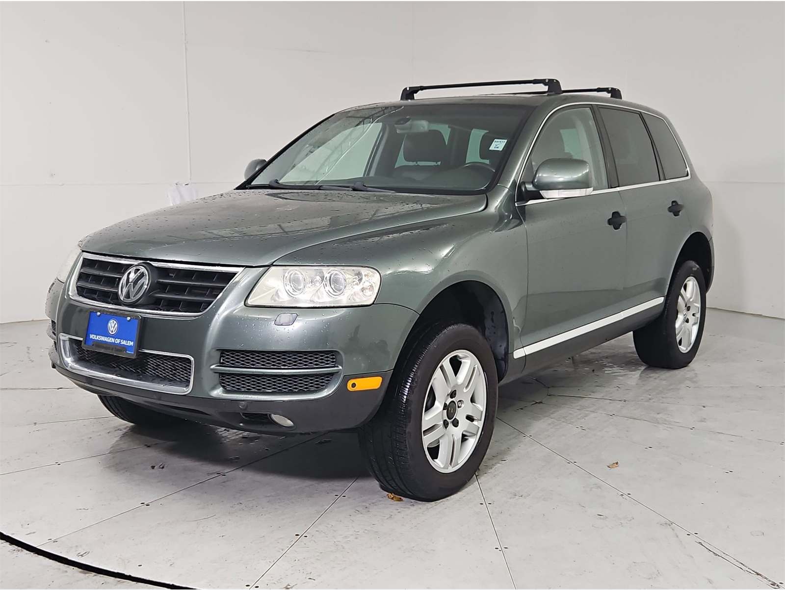 2004 Volkswagen Touareg Base