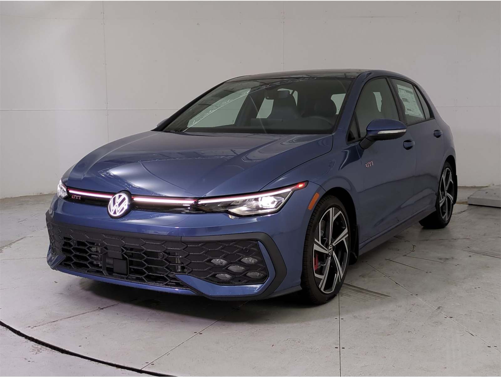 2025 Volkswagen Golf GTI SE's photo