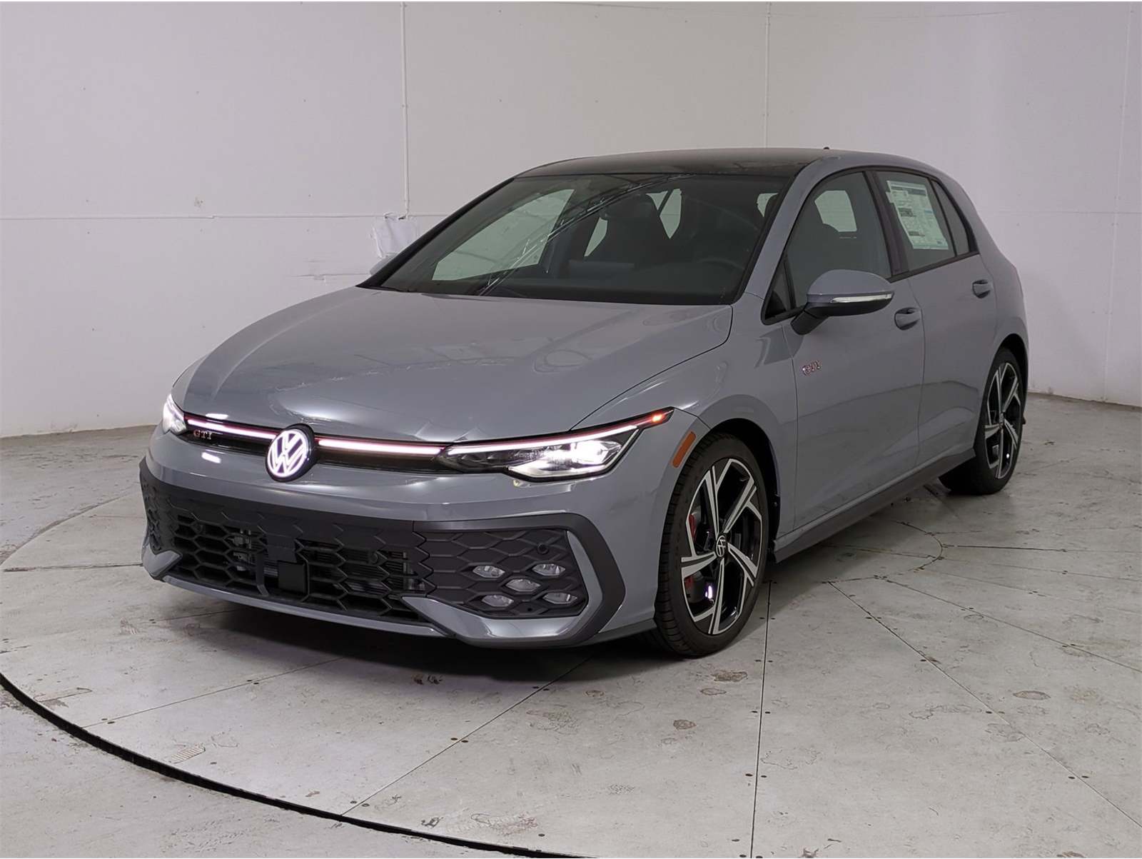 2025 Volkswagen Golf GTI SE's photo