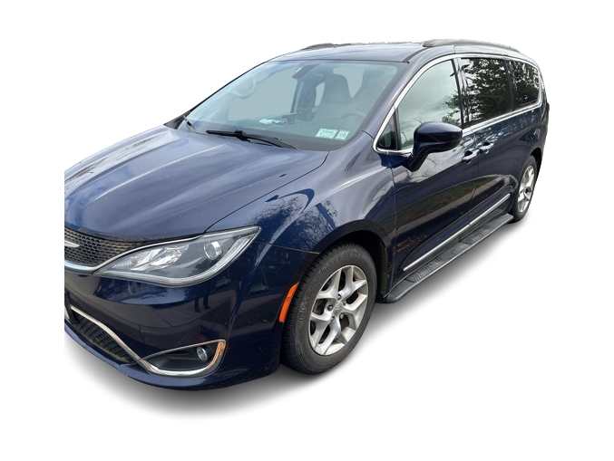 Thumbnail: 2017 Chrysler Pacifica - 1