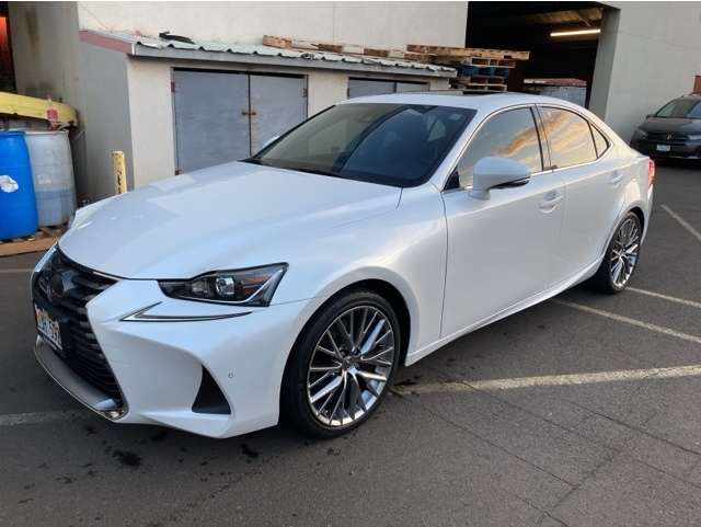 2018 Lexus IS 300's photo