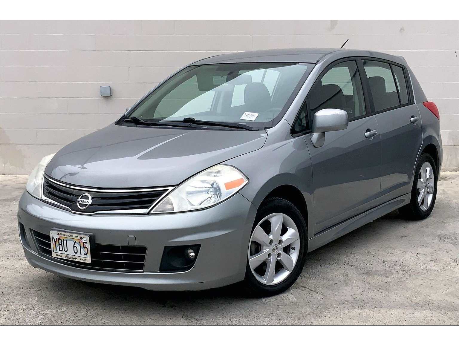 2012 Nissan Versa SL's photo