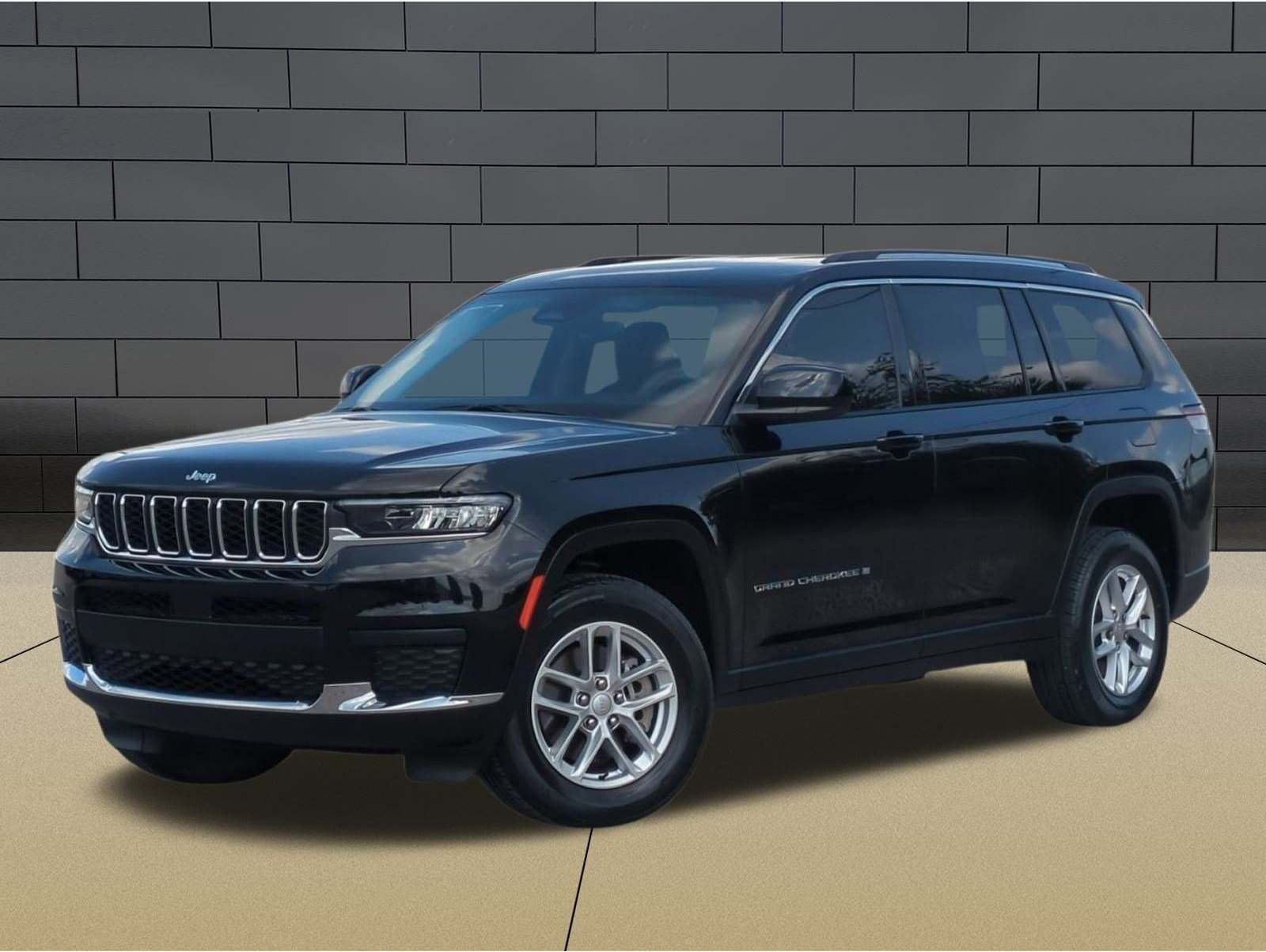 2022 Jeep Grand Cherokee L Laredo's photo