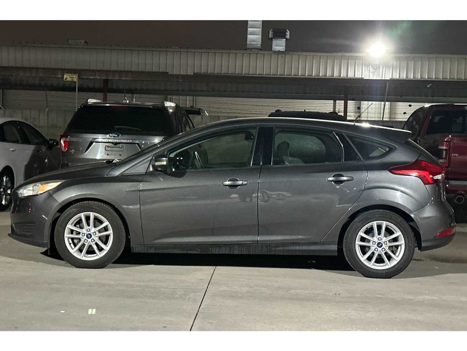 2017 Ford Focus SE's photo