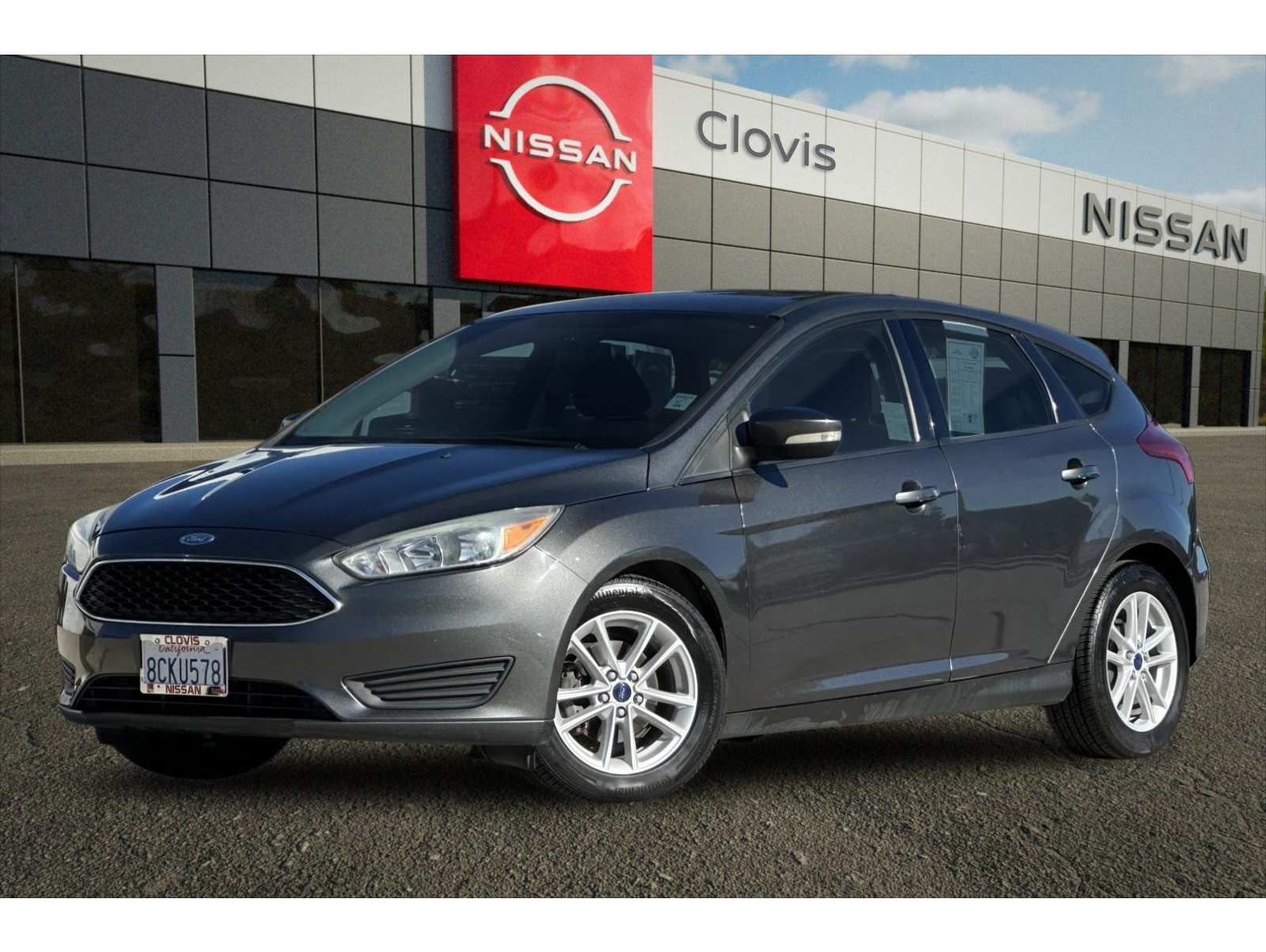 2017 Ford Focus SE's photo