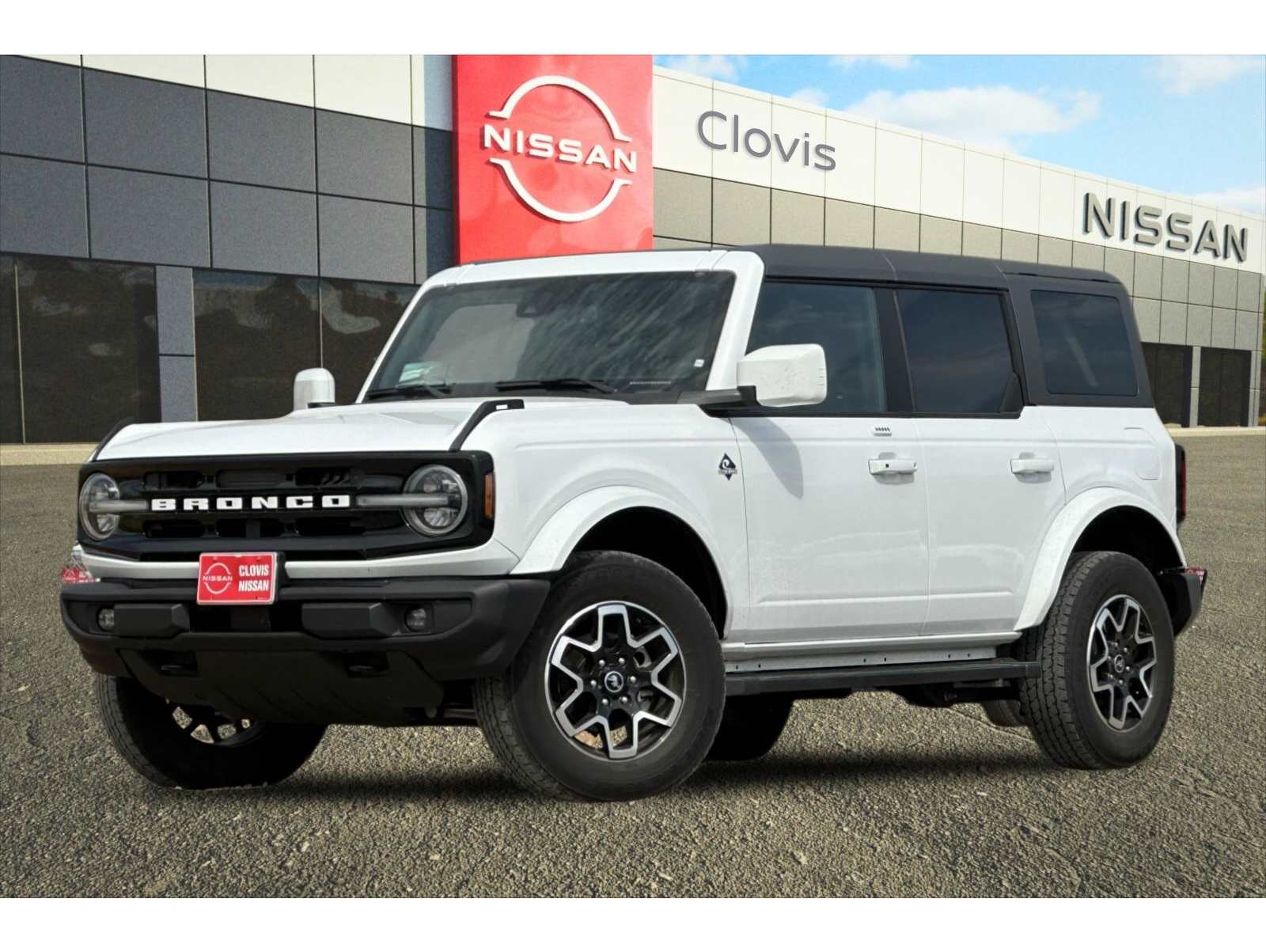 2023 Ford Bronco 4-Door Outer Banks's photo