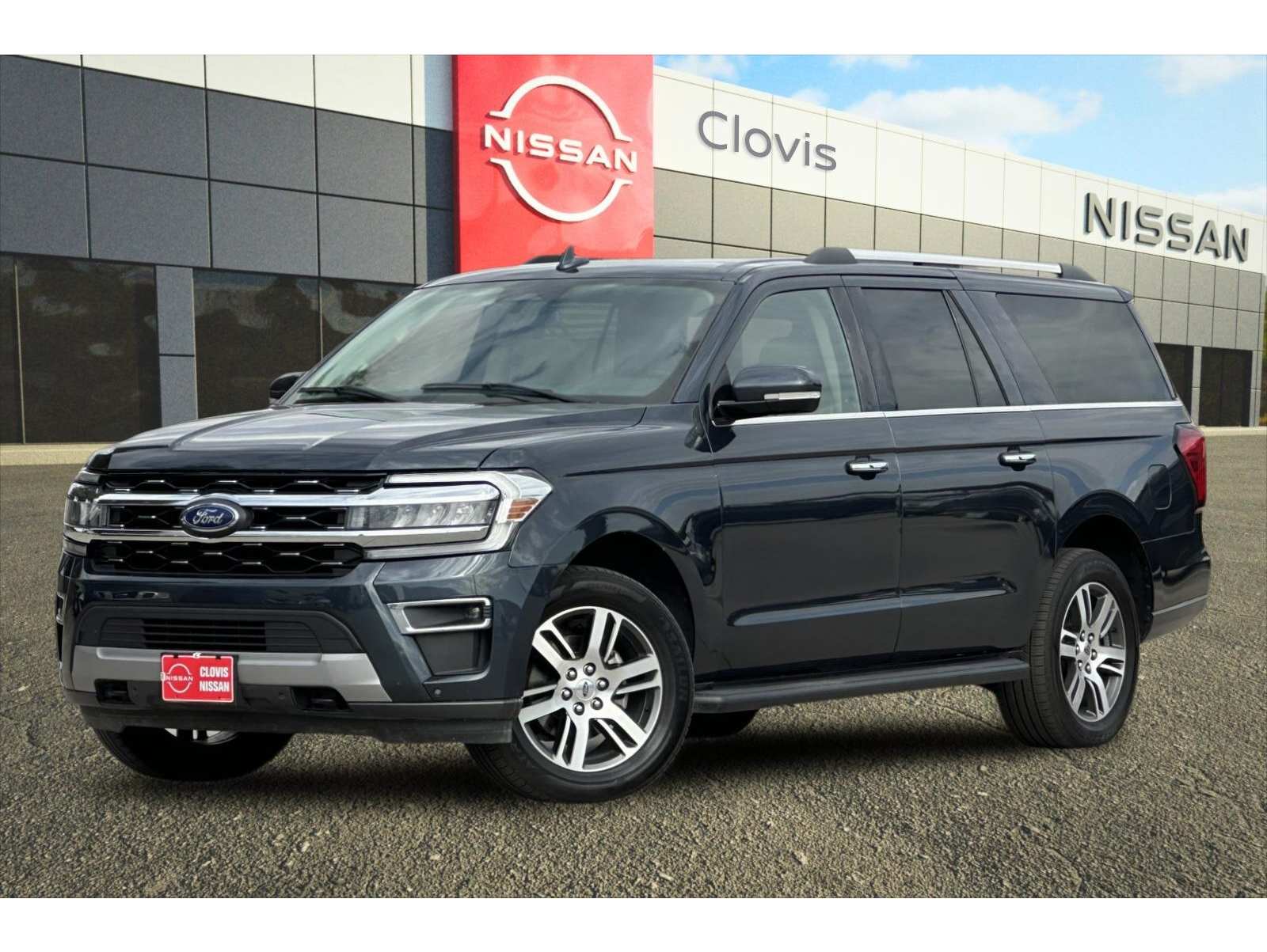 2023 Ford Expedition Limited's photo