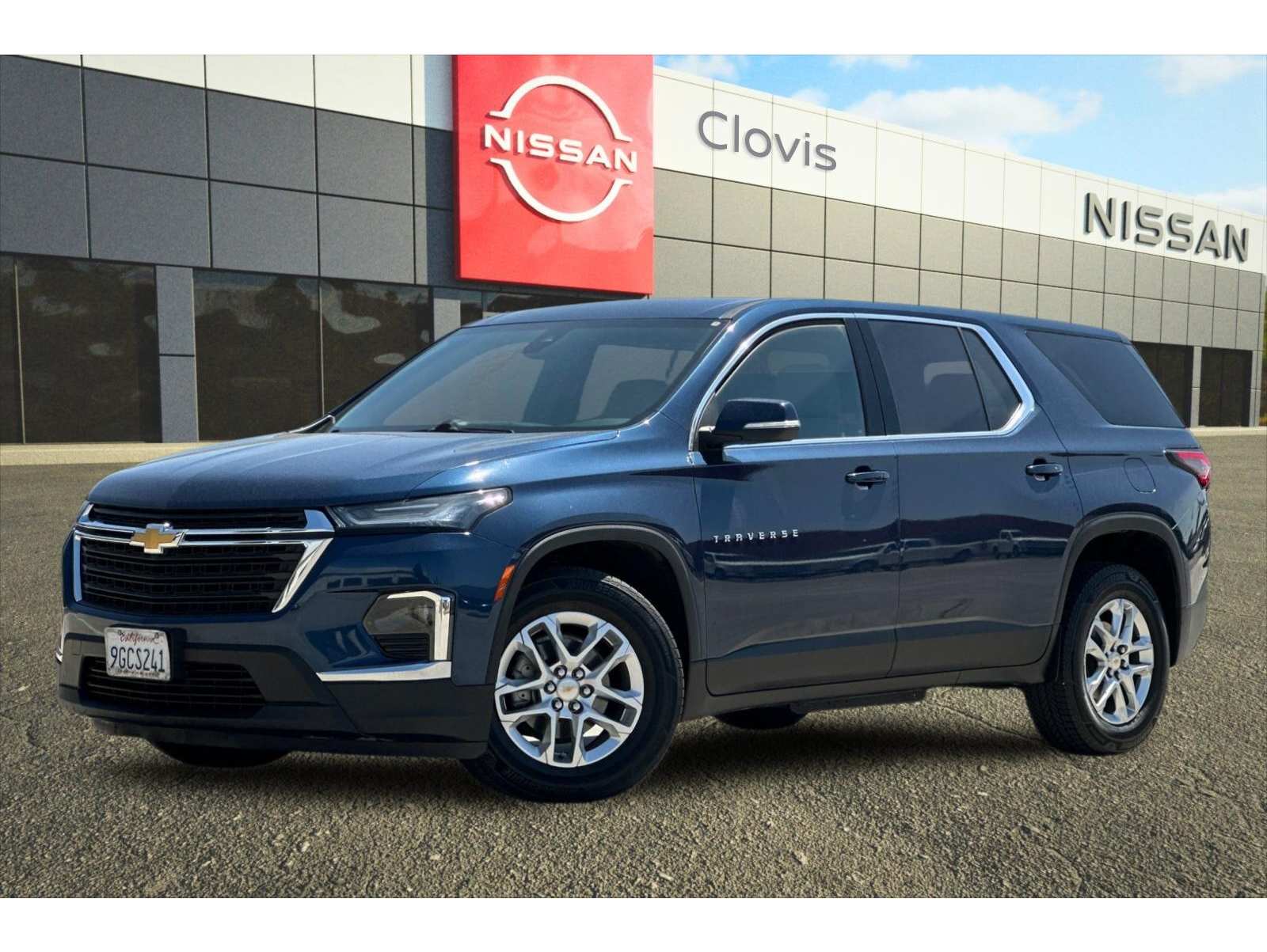 2023 Chevrolet Traverse LS's photo