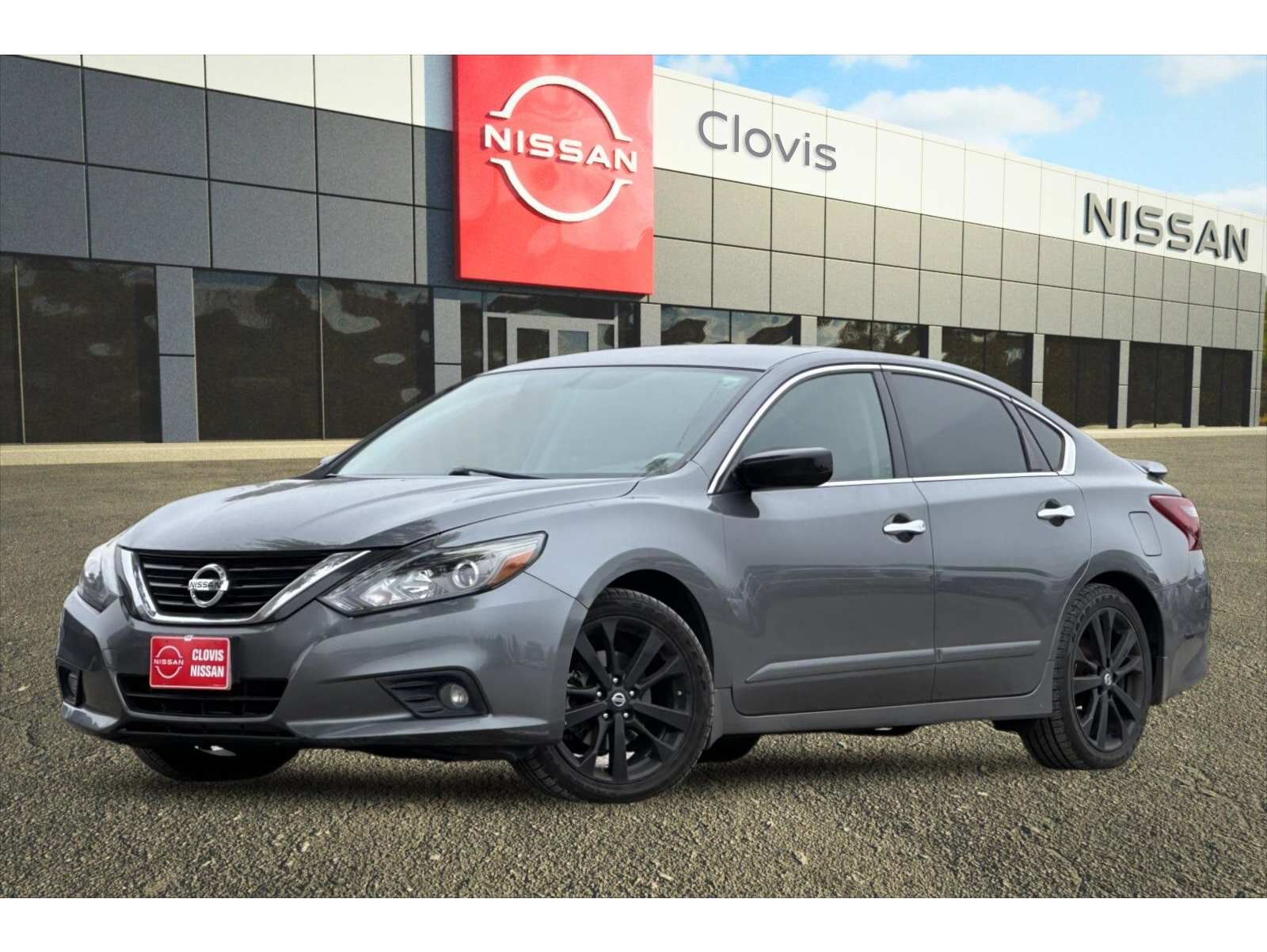 2017 Nissan Altima SR's photo