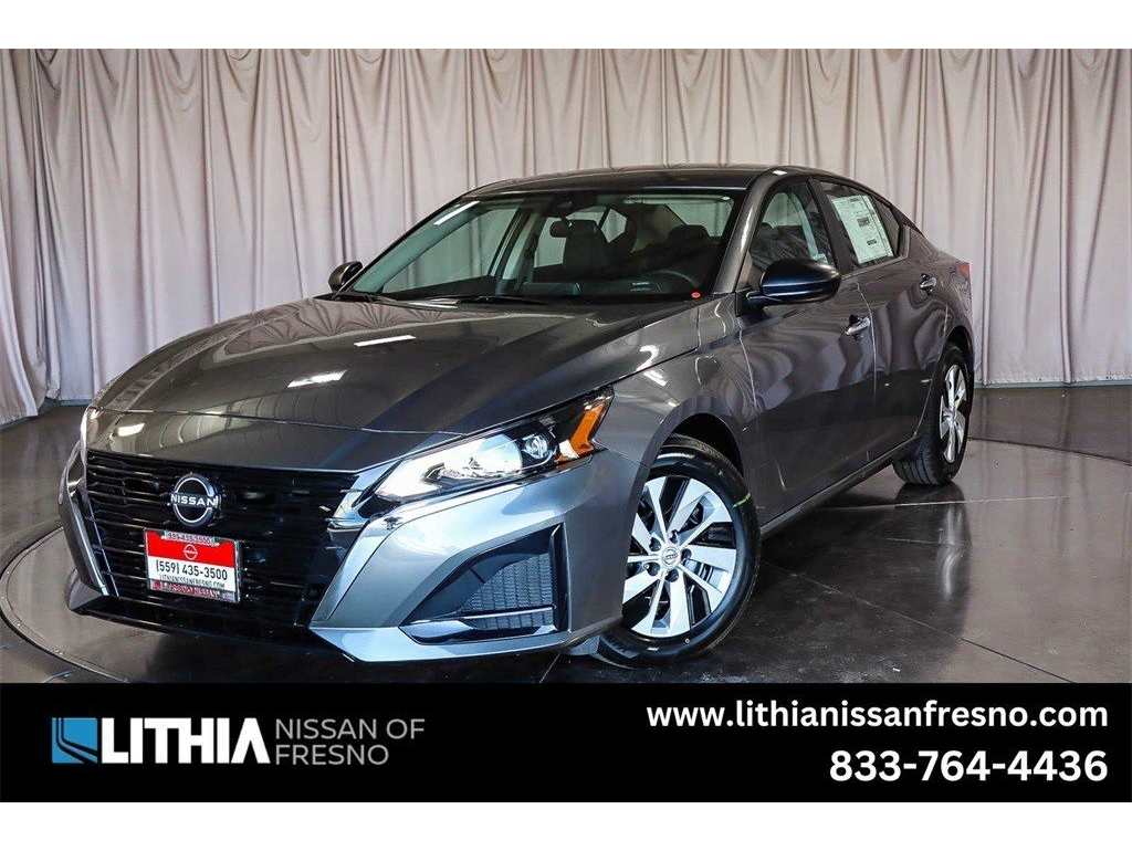 2025 Nissan Altima S's photo