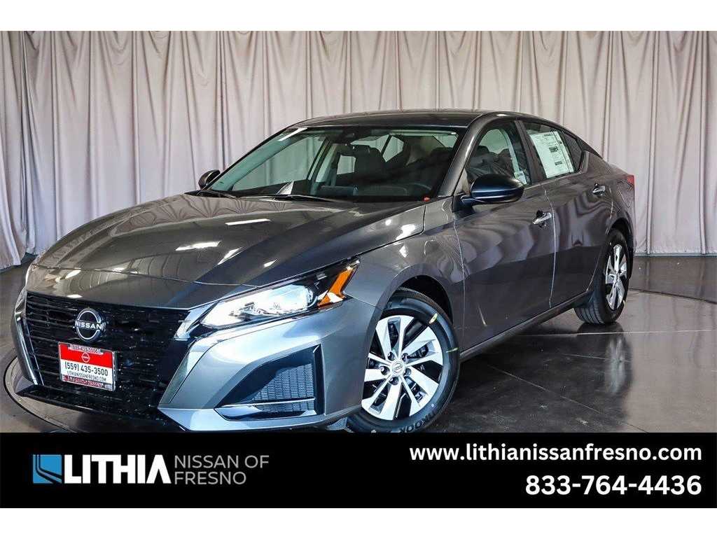 2025 Nissan Altima S's photo