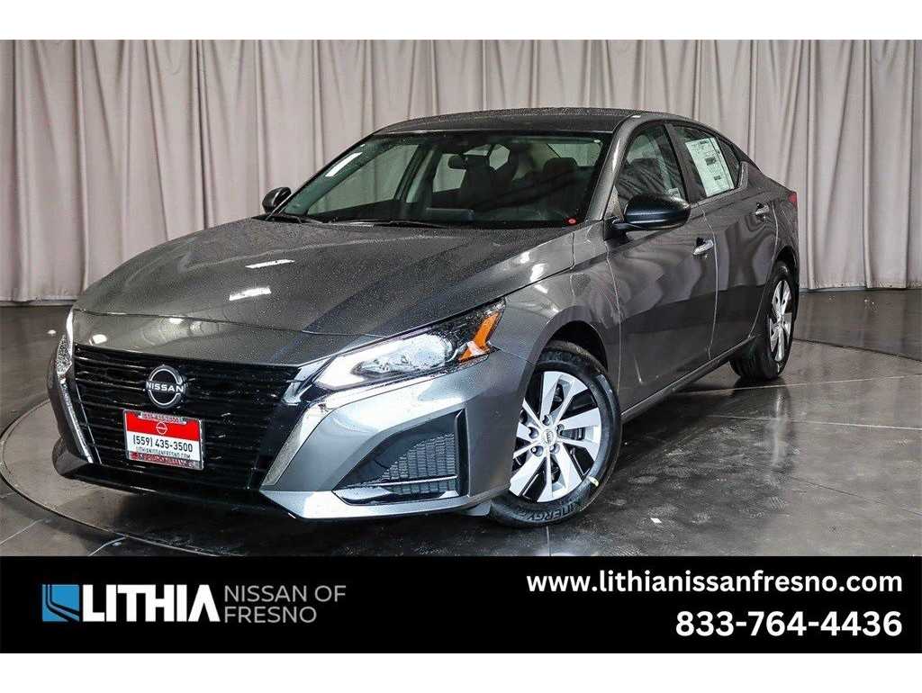 2025 Nissan Altima S's photo