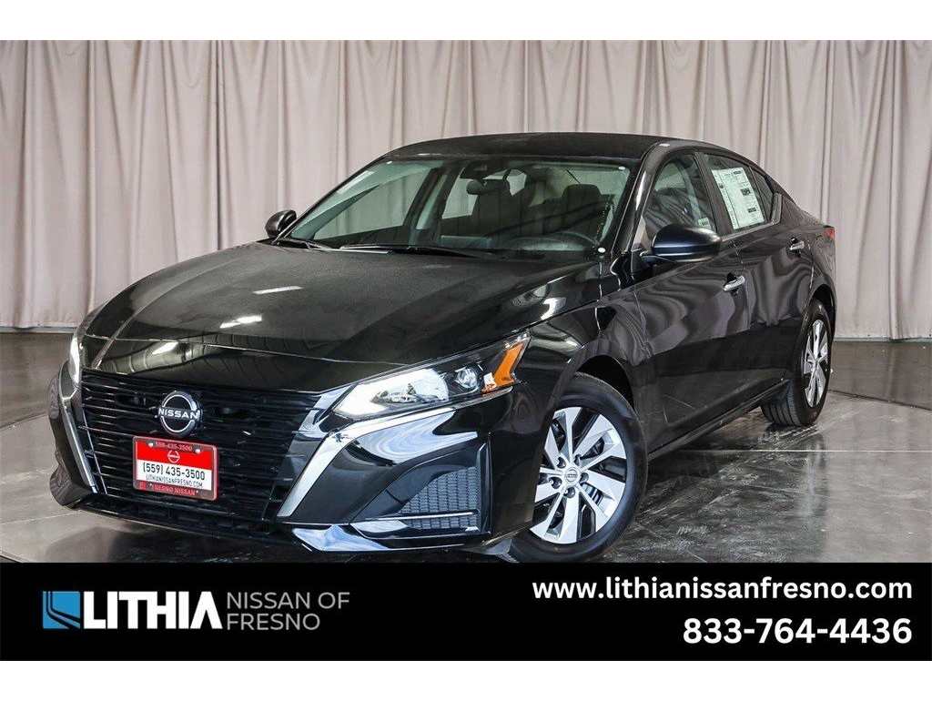 2025 Nissan Altima S's photo