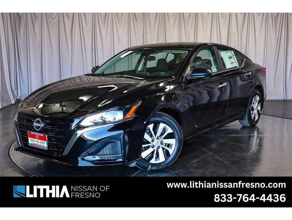 2025 Nissan Altima S's photo