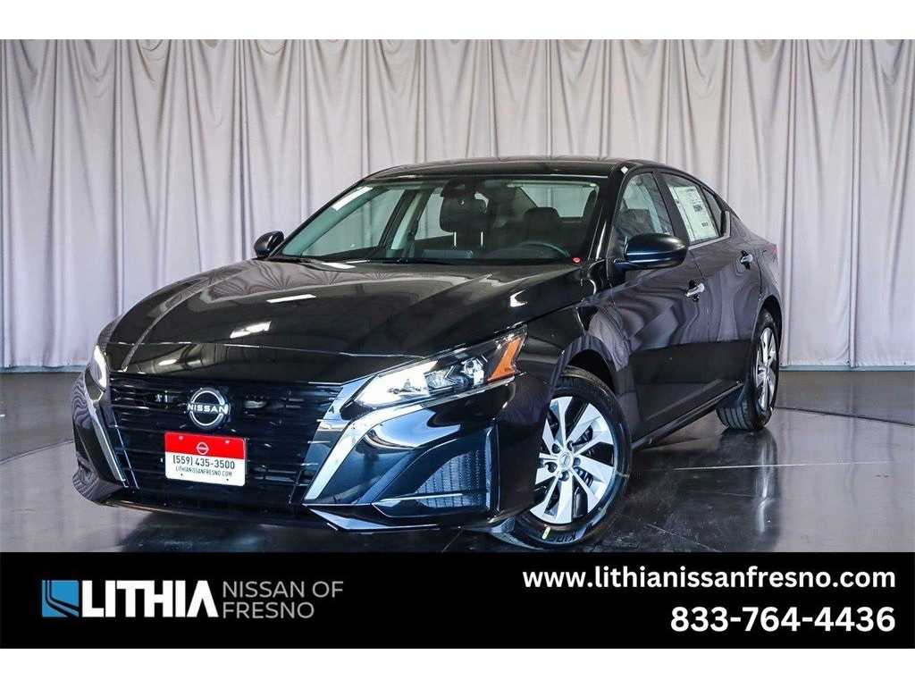 2025 Nissan Altima S's photo