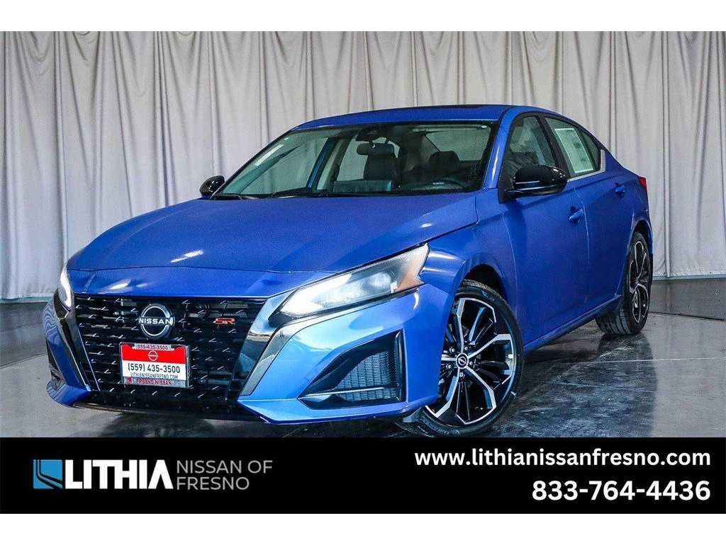 2025 Nissan Altima SR's photo
