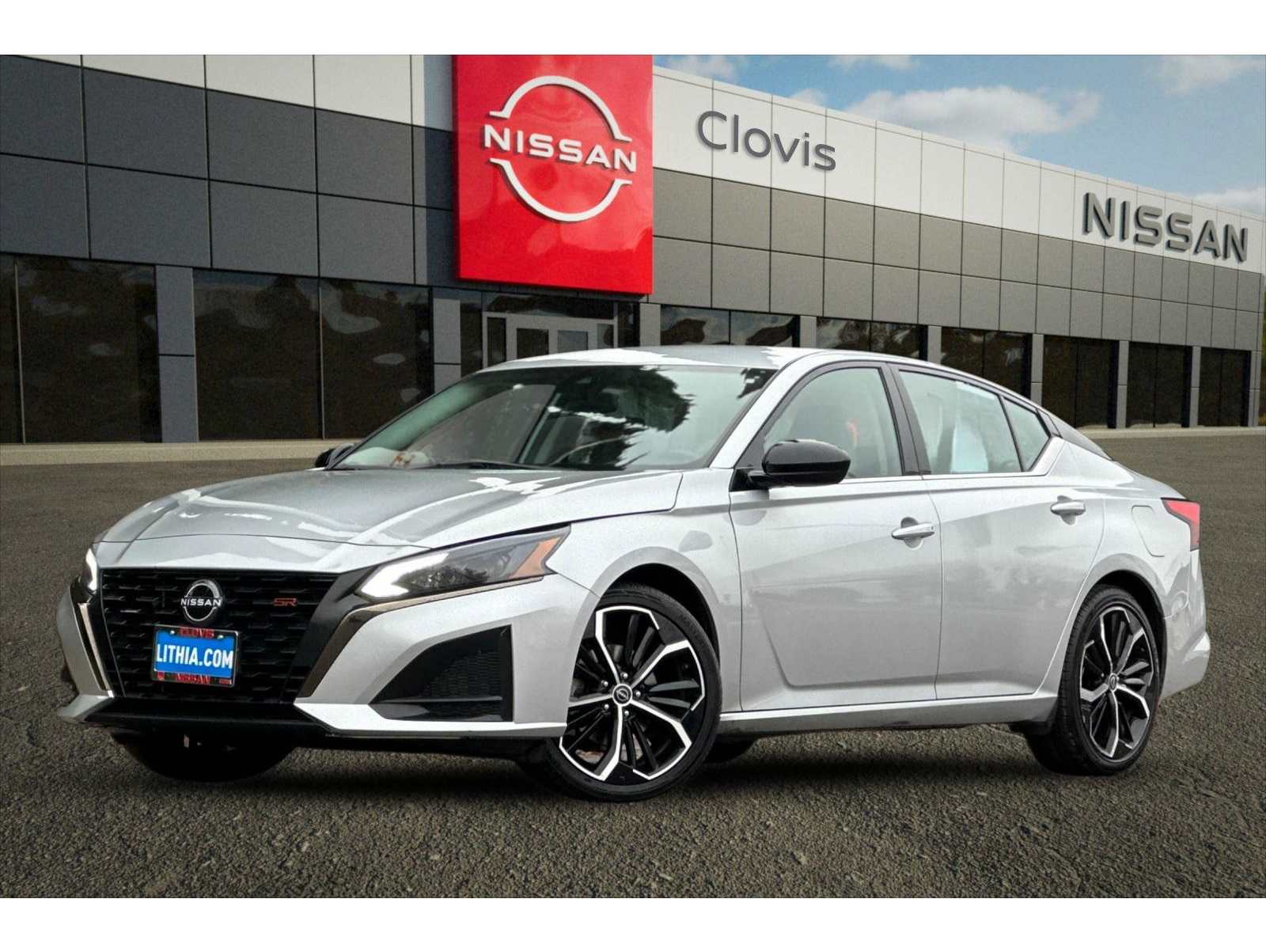 2023 Nissan Altima SR's photo