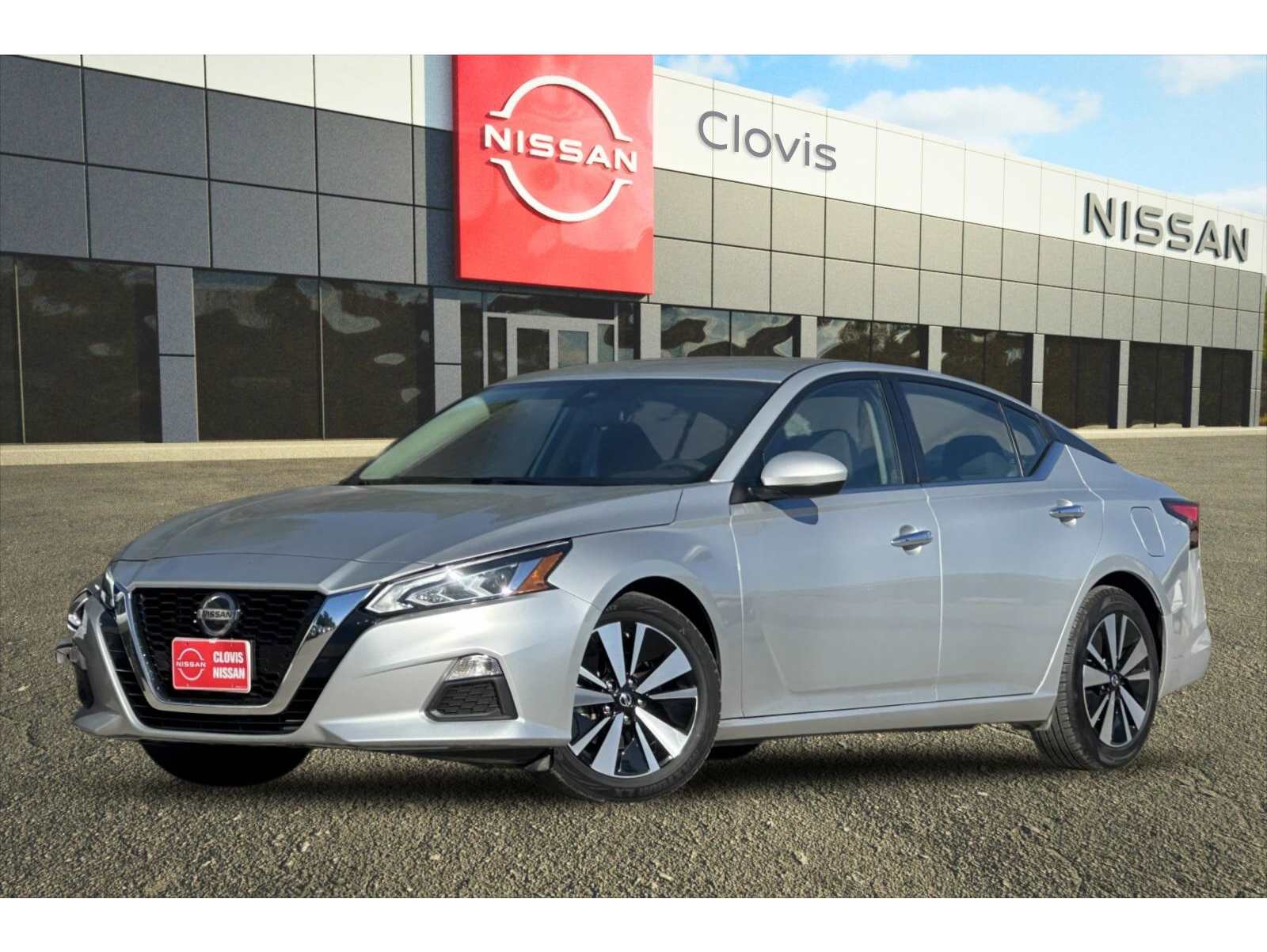 2022 Nissan Altima SV's photo