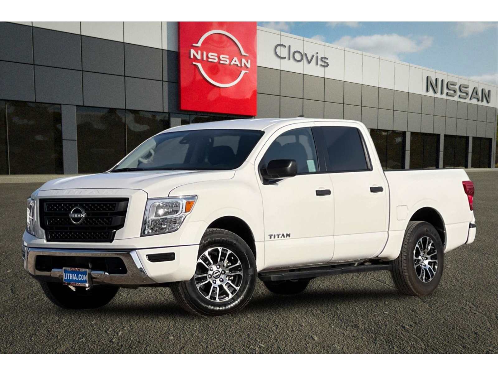 2023 Nissan Titan SV