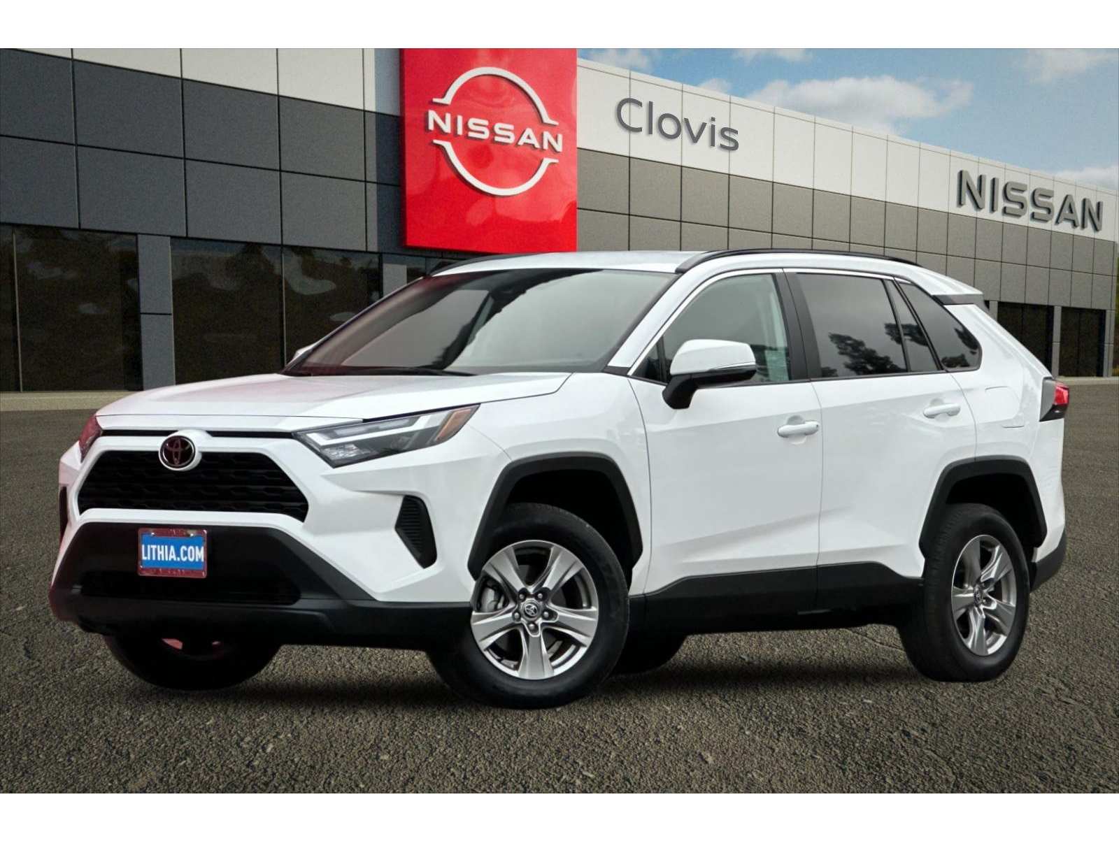 2025 Toyota RAV4 XLE's photo
