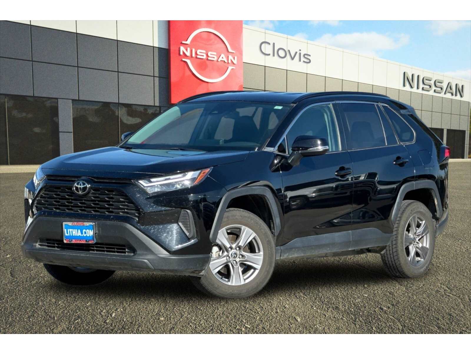 2024 Toyota RAV4 XLE's photo