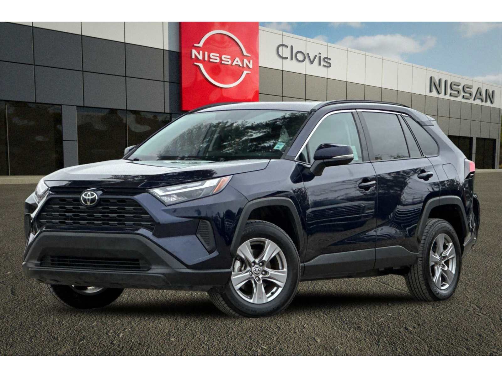 2024 Toyota RAV4 XLE's photo