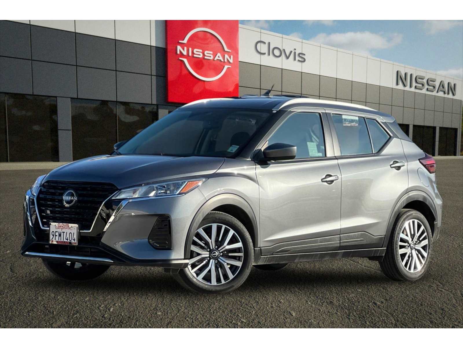 2023 Nissan Kicks SV's photo